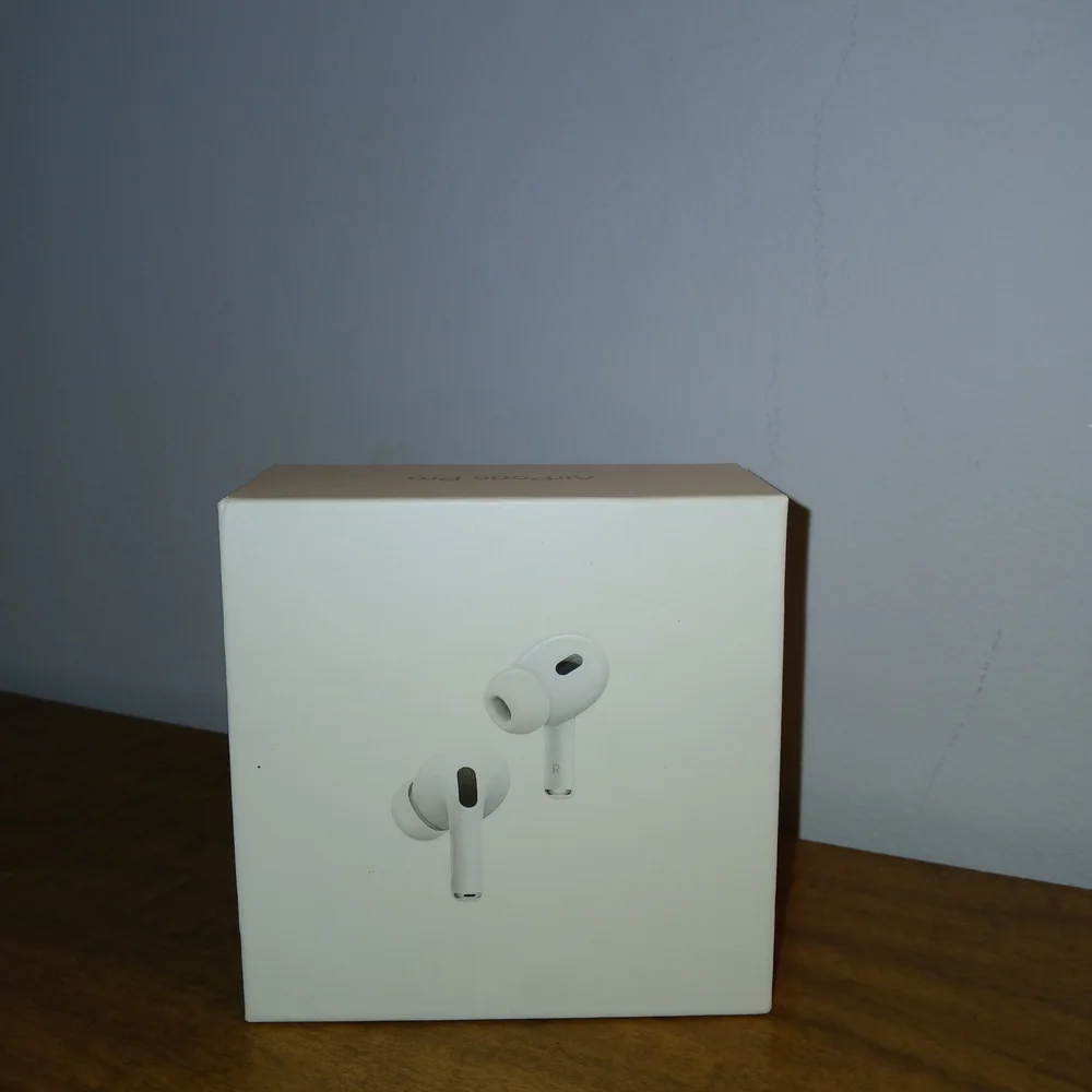 Apple White Wireless Earbuds with Charging Case